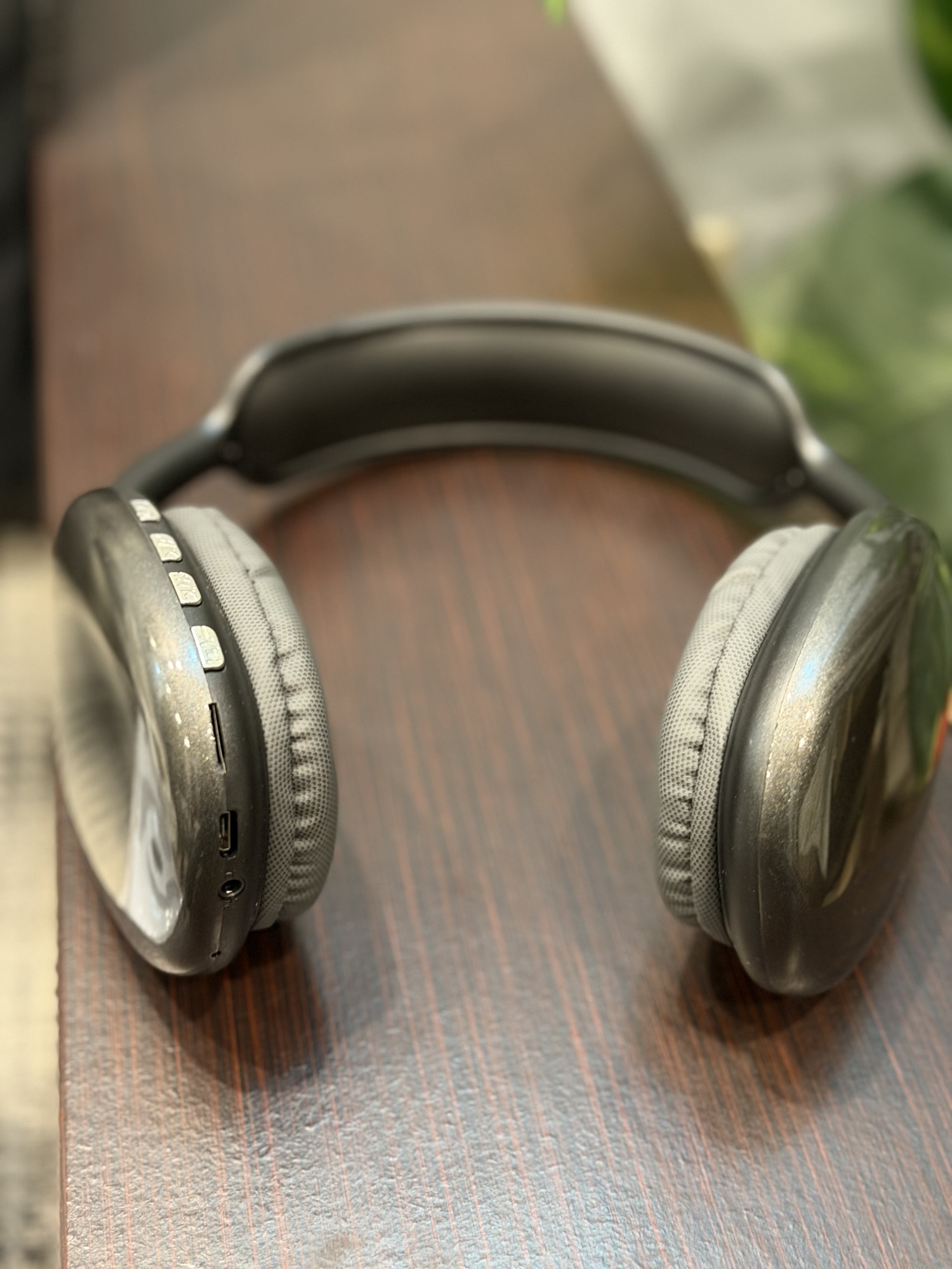 img_2685.jpg P9 Ultra 2 Smart Watch Combo with Wireless Bluetooth Headphones & 4 straps - Image 5